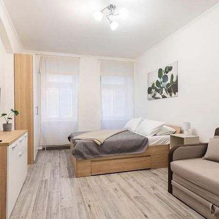 Apartman Vishegrad Karlovy Vary Exterior photo