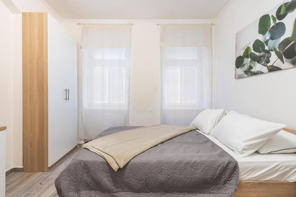 Apartman Vishegrad Karlovy Vary Exterior photo