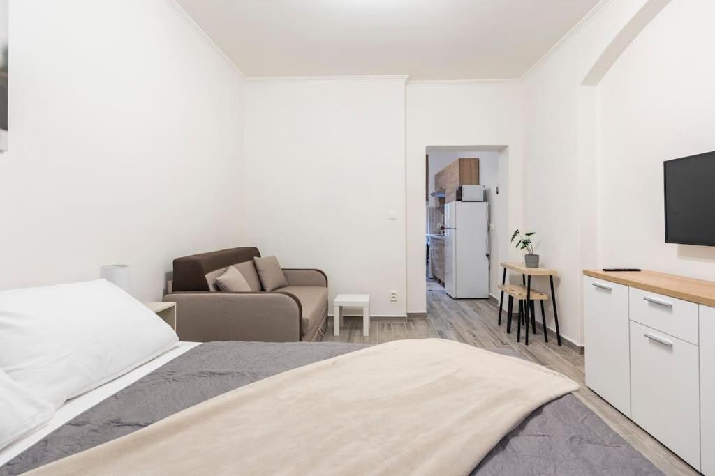 Apartman Vishegrad Karlovy Vary Exterior photo